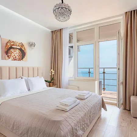 Apartment Direct Sea View