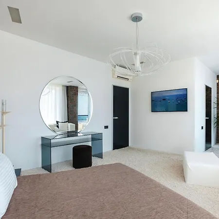 Direct Sea View Apartament