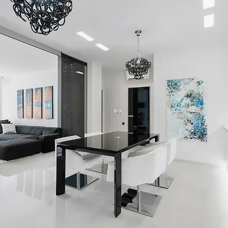 Direct Sea View Apartment