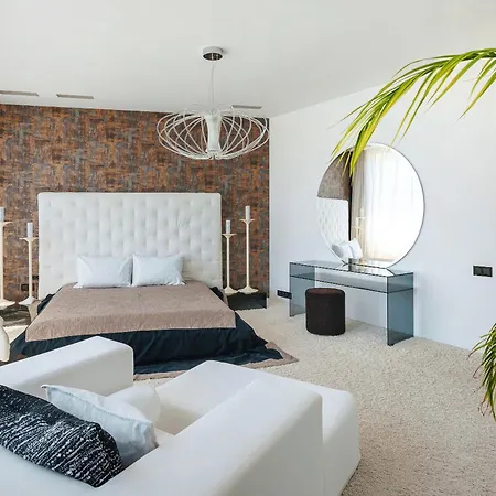 Direct Sea View Apartment *